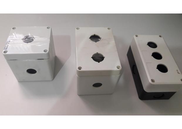 CAIXAS PARA BOTOEIRAS E SINALIZAÇÃO DE COMANDO ELÉTRICO